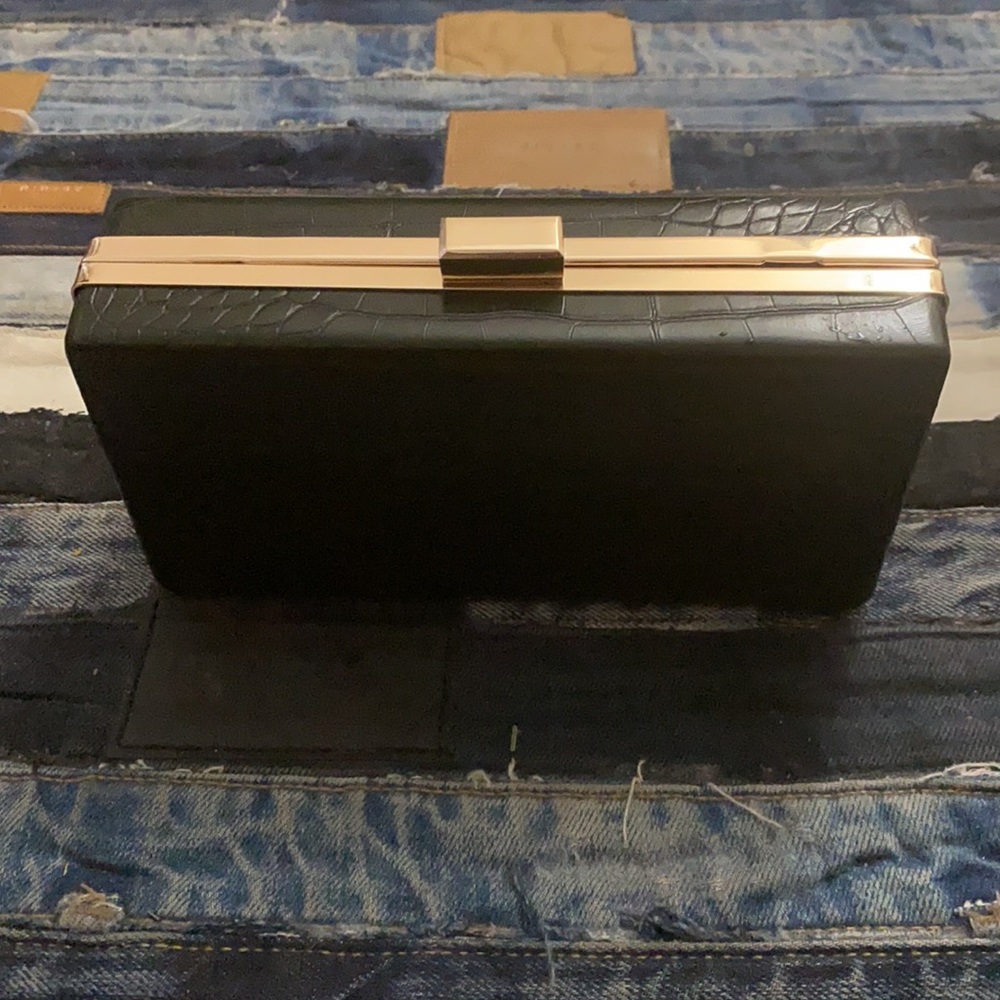 H&M Clutch ❤️